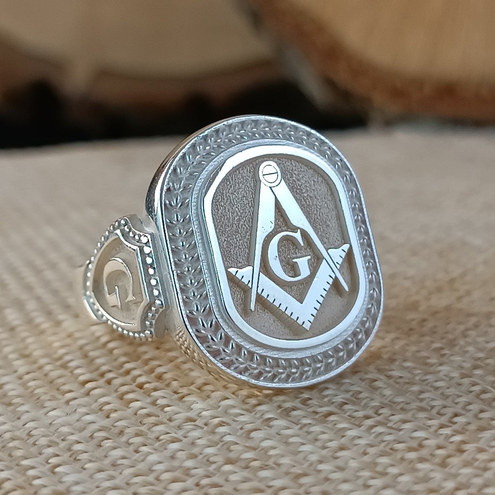 Master Mason Blue Lodge Ring - Silver Square & Compass With G Oval Shape - Bricks Masons