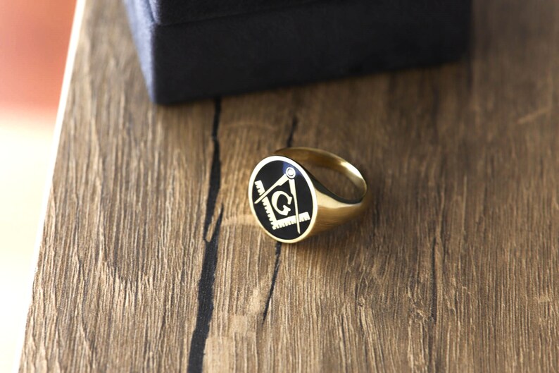 Master Mason Blue Lodge Ring - Gold With Black Enamel Various Materials - Bricks Masons