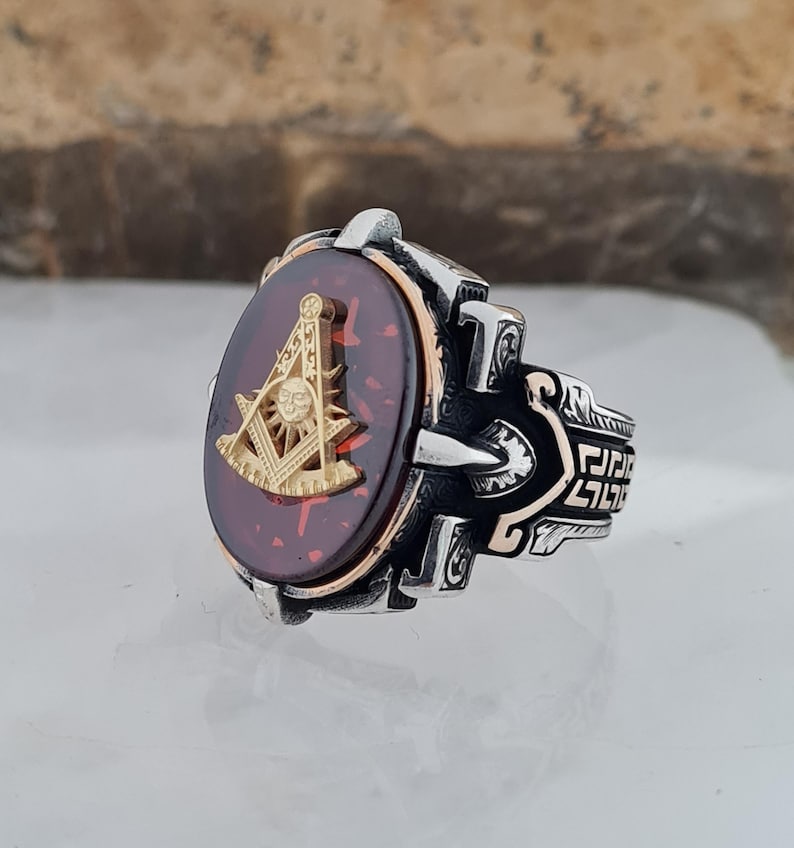 Master Mason Blue Lodge Ring - Garnet Zircon Compass & Square - Bricks Masons